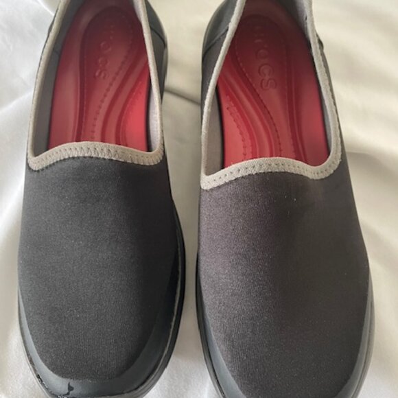 Crocs Women 8 W Casual Black Slip Ons – BN - Picture 2 of 11